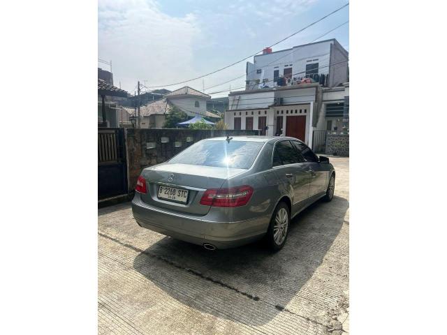2011 Mercedes-Benz E300